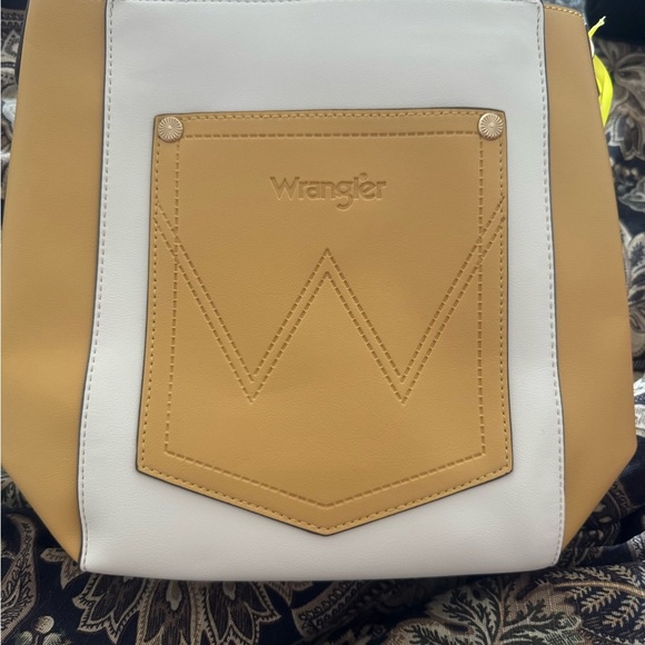 Wrangler White and Tan crossbody with Structured Design - Picture 3 of 4